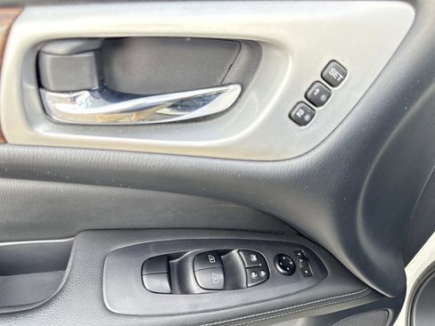 Used 2020 Nissan Pathfinder Platinum w/ Cargo Package image 19