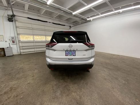 Used 2025 Nissan Rogue SV image 5