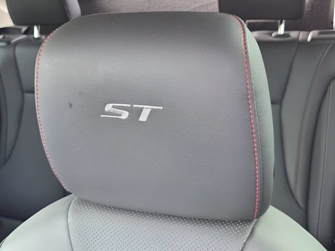 Used 2023 Buick Envision Essence w/ Sport Touring Package AWD/4WD image 22
