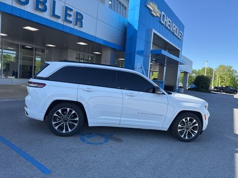 Used 2024 Jeep Grand Cherokee Overland w/ Luxury Tech Group IV AWD/4WD image 30