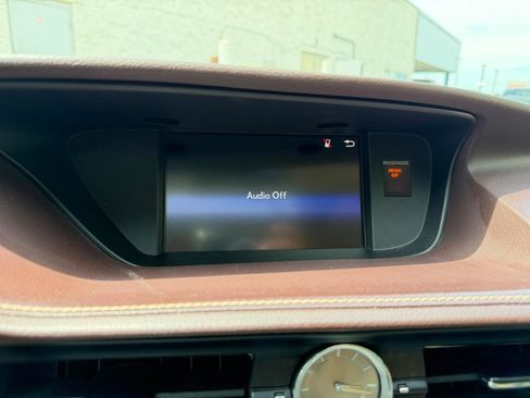 Used 2016 Lexus ES 350 w/ Premium Package w/Wood Trim FWD image 39
