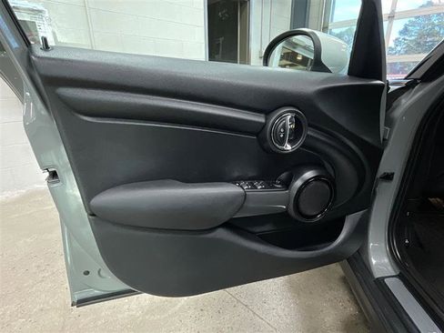 Used 2020 MINI Cooper 4-Door Hardtop image 10