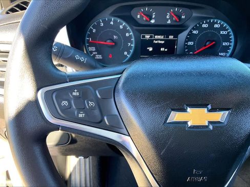 Used 2018 Chevrolet Equinox LT image 23