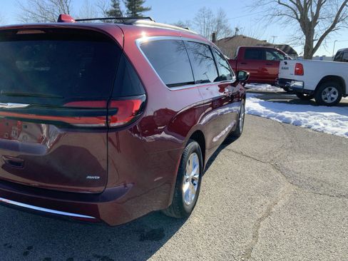 Used 2022 Chrysler Pacifica Touring-L image 17
