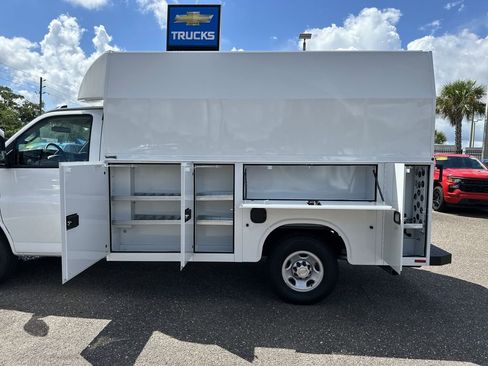 New 2025 Chevrolet Express 3500 w/ Power Convenience Package RWD image 31