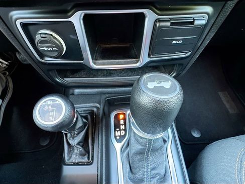 Used 2024 Jeep Wrangler Unlimited Sport AWD/4WD image 28