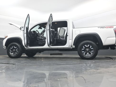 Used 2022 Toyota Tacoma TRD Off-Road w/ Technology Package AWD/4WD image 37