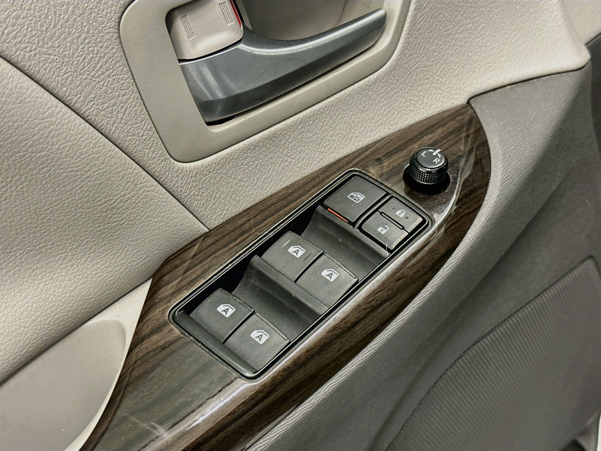 Used 2016 Toyota Sienna XLE w/ XLE Navigation Package FWD image 15