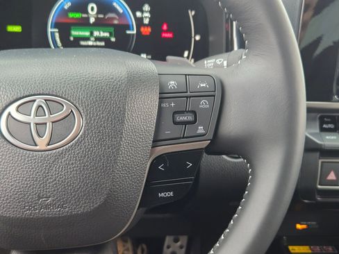 Used 2025 Toyota Camry SE image 24