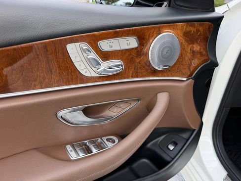 Used 2017 Mercedes-Benz E 300 4MATIC image 20