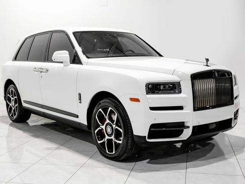 Used 2022 Rolls-Royce Cullinan Black Badge AWD/4WD image 3