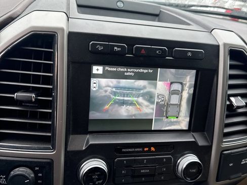 Used 2018 Ford F150 Lariat w/ Equipment Group 502A Luxury image 21