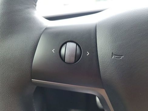 Used 2022 Tesla Model Y Performance image 15