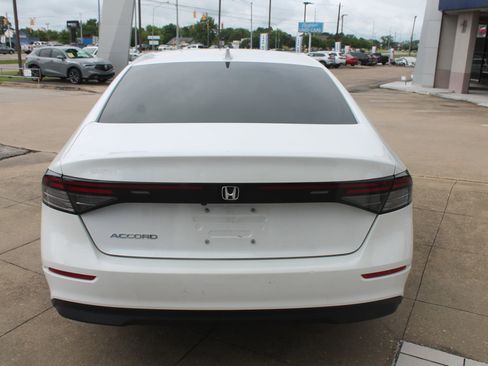 Used 2023 Honda Accord EX image 5