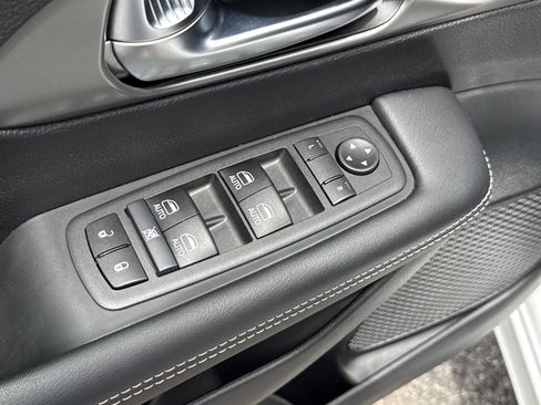 Used 2025 Chrysler Pacifica Select FWD image 16