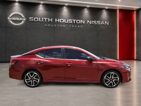Certified 2025 Nissan Sentra SR FWD image 5