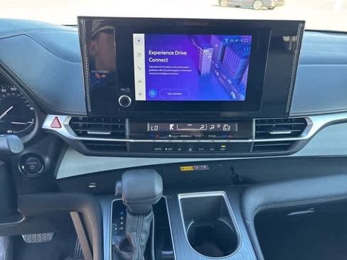 Used 2025 Toyota Sienna LE image 19