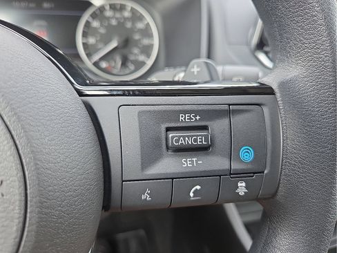 Used 2023 Nissan Rogue SV FWD image 18