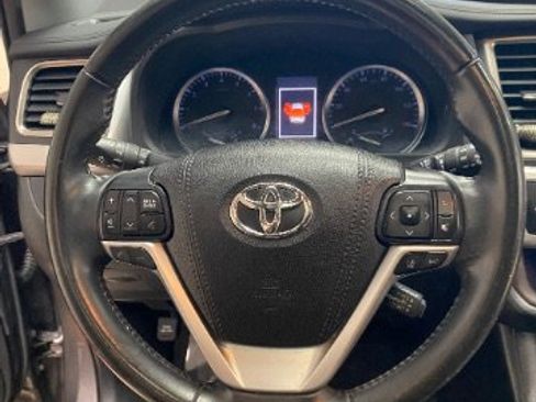 Used 2019 Toyota Highlander Limited FWD image 28