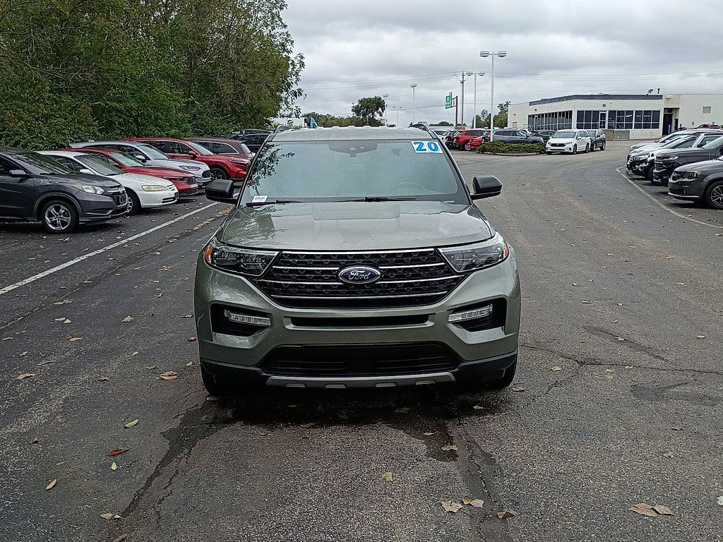Used 2020 Ford Explorer XLT w/ Equipment Group 202A AWD/4WD image 8