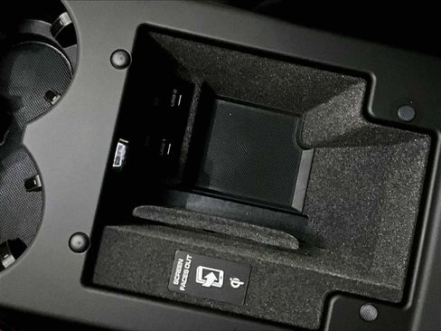 Used 2025 Porsche Macan image 29