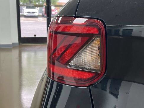 Used 2025 Hyundai Venue SEL FWD image 10
