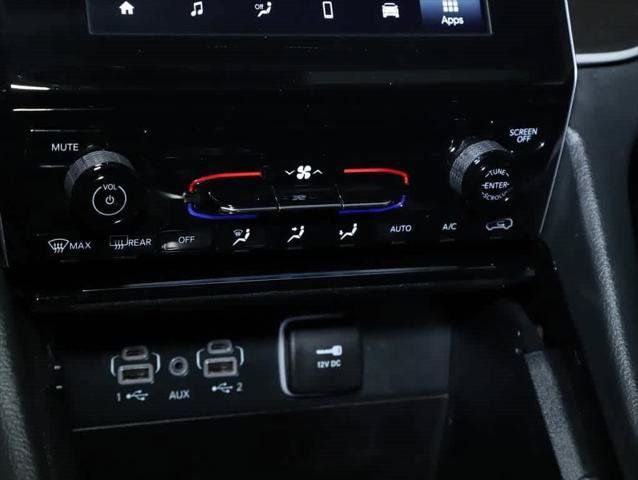 Used 2023 Jeep Grand Cherokee Laredo AWD/4WD image 27