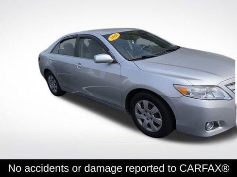 Used 2010 Toyota Camry LE image 4