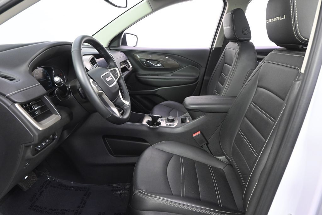 Used 2023 GMC Terrain Denali w/ Denali Premium Package AWD/4WD image 13