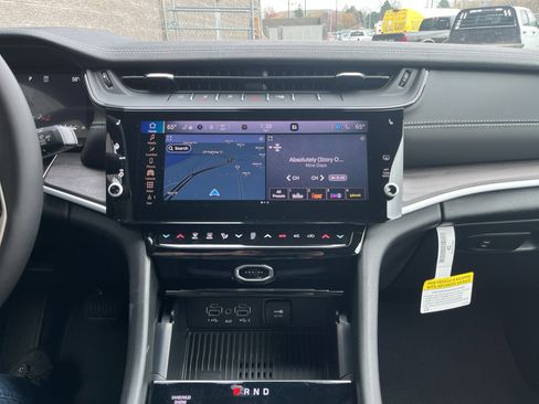 New 2026 Jeep Grand Cherokee Altitude image 14