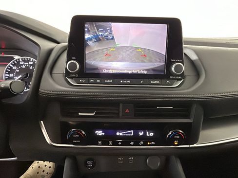 Used 2025 Nissan Rogue SV FWD image 26