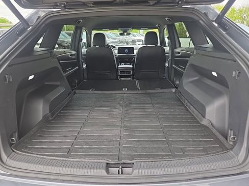 Used 2024 Volkswagen Atlas Cross Sport SE AWD/4WD image 91