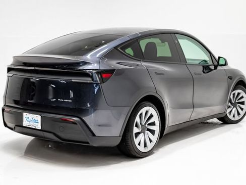 Used 2026 Tesla Model Y AWD image 29