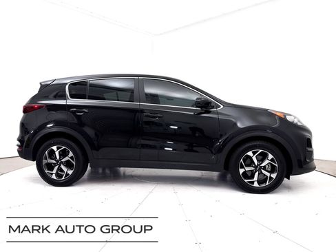 Used 2022 Kia Sportage LX FWD image 11