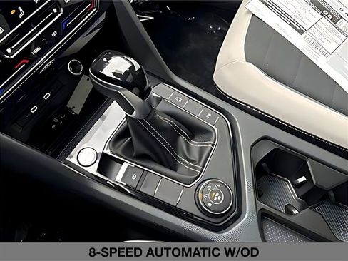 Used 2025 Volkswagen Taos SE w/ Panoramic Sunroof Package image 22