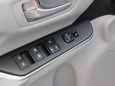 Used 2017 Toyota Camry LE image 19