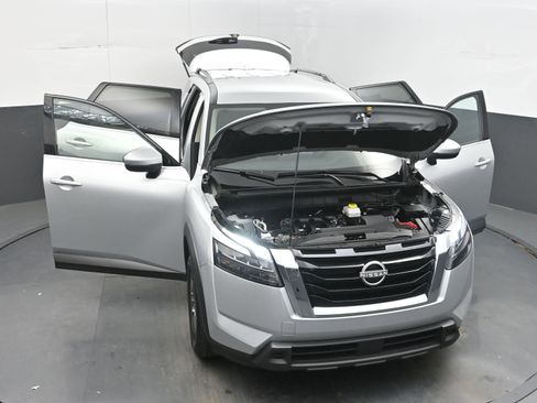 Used 2024 Nissan Pathfinder SV FWD image 40