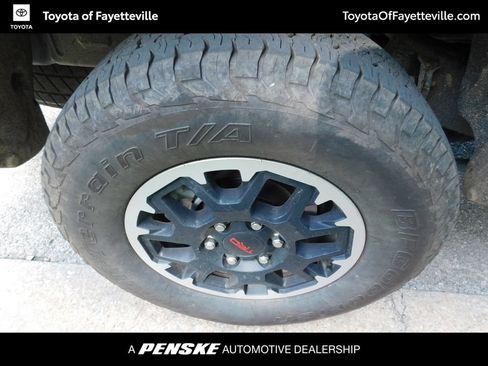 Used 2025 Toyota Tacoma TRD Off-Road AWD/4WD image 8