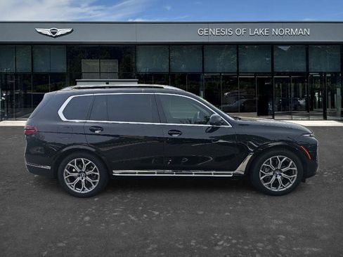 Used 2025 BMW X7 xDrive40i w/ Premium Package AWD/4WD image 4