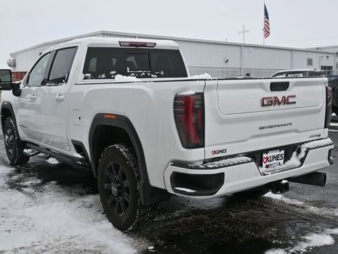 Used 2024 GMC Sierra 2500 AT4 w/ AT4 Preferred Package image 11