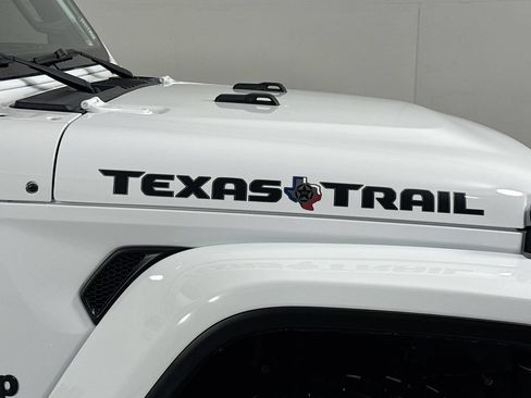 Used 2021 Jeep Gladiator Sport AWD/4WD image 10