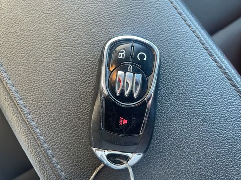 Used 2025 Buick Envista Sport Touring image 22