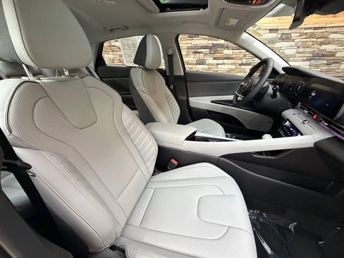 Certified 2025 Hyundai Elantra Limited w/ Cargo Package image 15