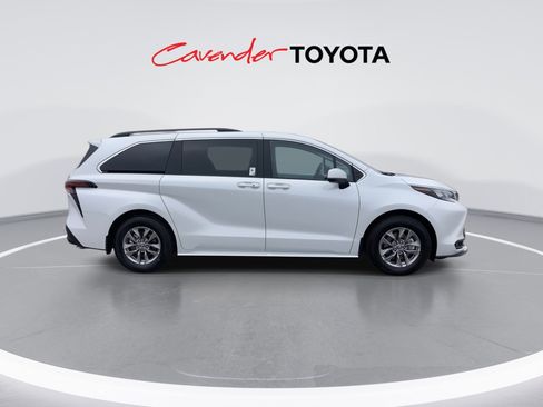 Certified 2026 Toyota Sienna XLE image 9