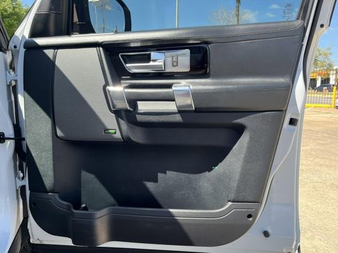 Used 2015 Land Rover LR4 HSE LUX AWD/4WD image 32
