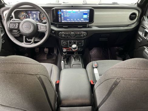 Used 2026 Jeep Wrangler Unlimited Sport AWD/4WD image 4