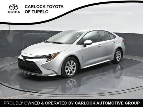 Used 2025 Toyota Corolla LE FWD image 9