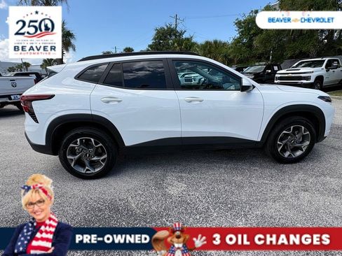 Used 2025 Chevrolet Trax LT FWD image 8