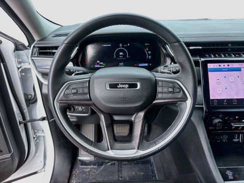 Used 2022 Jeep Grand Cherokee Limited 4xe w/ Luxury Tech Group II AWD/4WD image 11