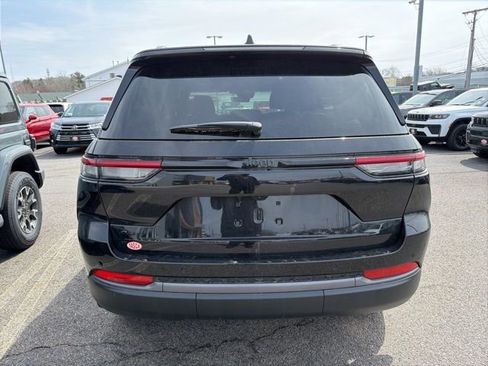 New 2026 Jeep Grand Cherokee Laredo image 4